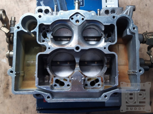 Vergaserinstandsetzung Edelbrock Performer und AVS